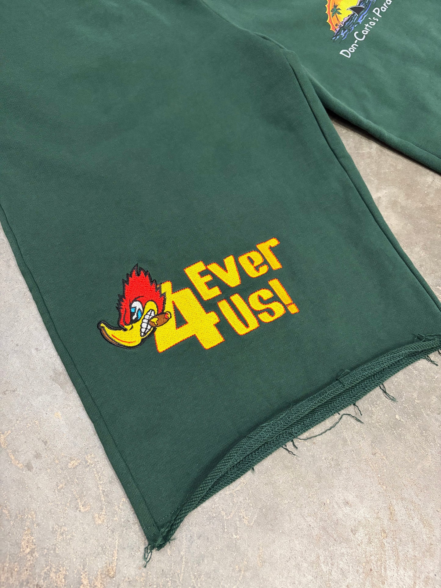 "Paradiso 4Ever" 3/4 Shorts